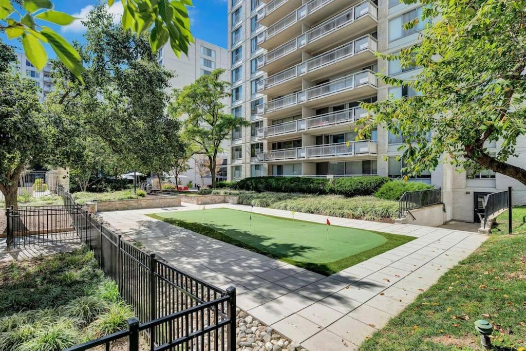 Charming Apartment At Crystal City With Amazing Amenities Arlington Ngoại thất bức ảnh