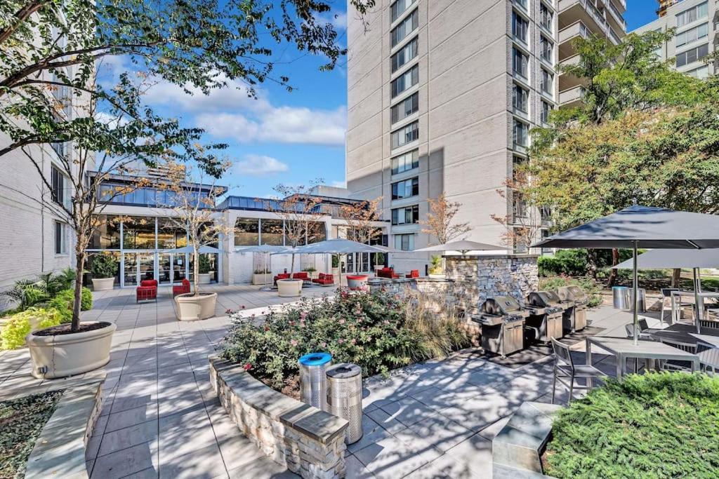 Charming Apartment At Crystal City With Amazing Amenities Arlington Ngoại thất bức ảnh