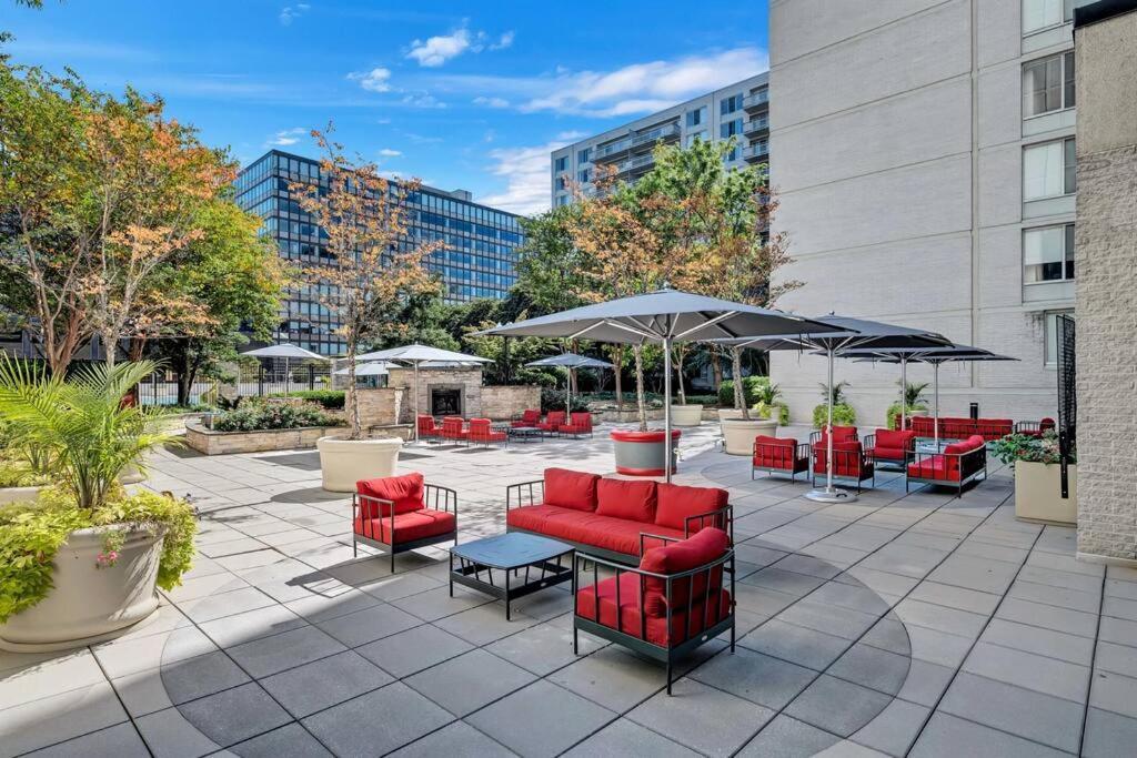 Charming Apartment At Crystal City With Amazing Amenities Arlington Ngoại thất bức ảnh