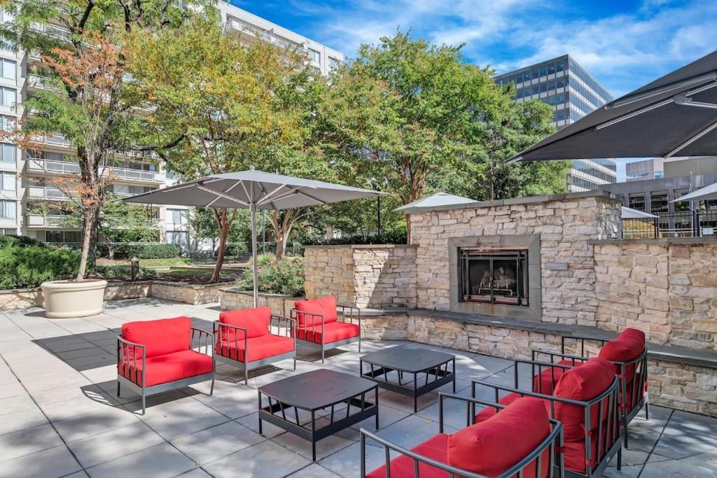 Charming Apartment At Crystal City With Amazing Amenities Arlington Ngoại thất bức ảnh